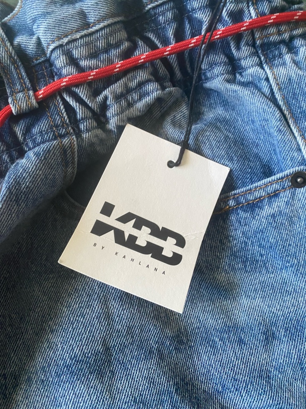 KBB by Kahlana Barfield Brown Light Wash Paperbag Waist Jeans with Drawstring - Picture 5 of 6